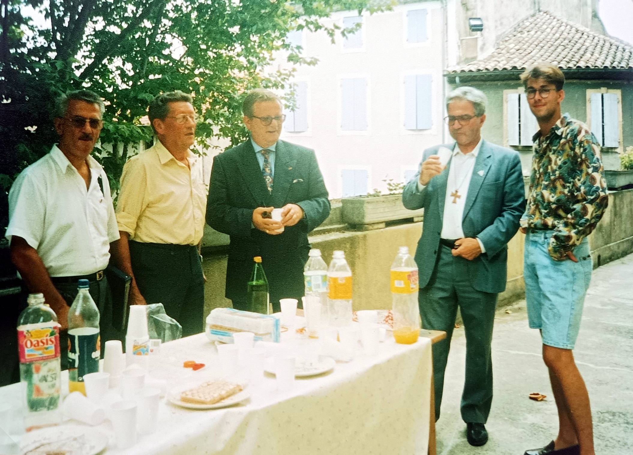 JMV MANU RAYMOND JEAN CLAUDE ET ROLAND