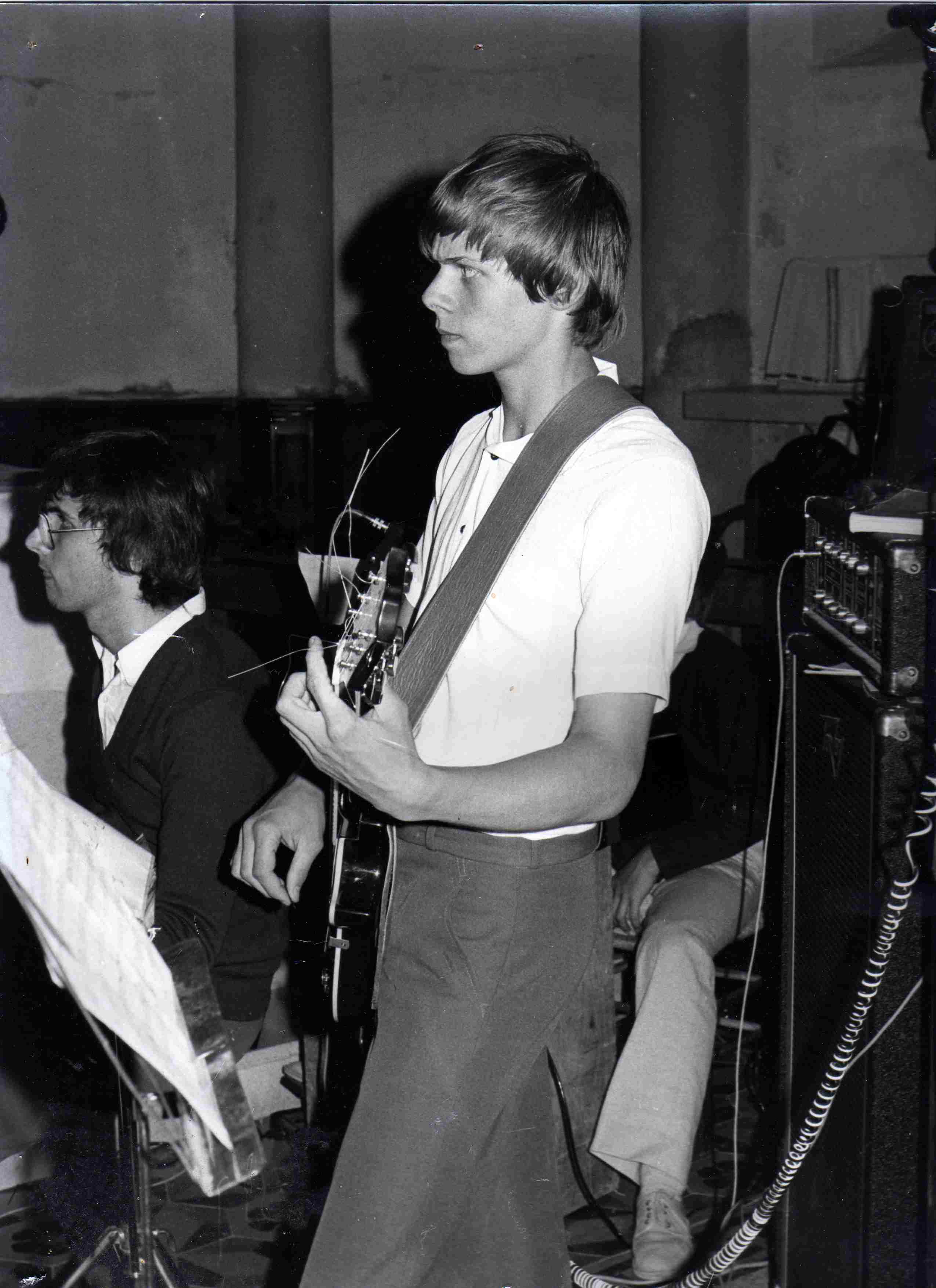 REGIS A LA GUITARE
